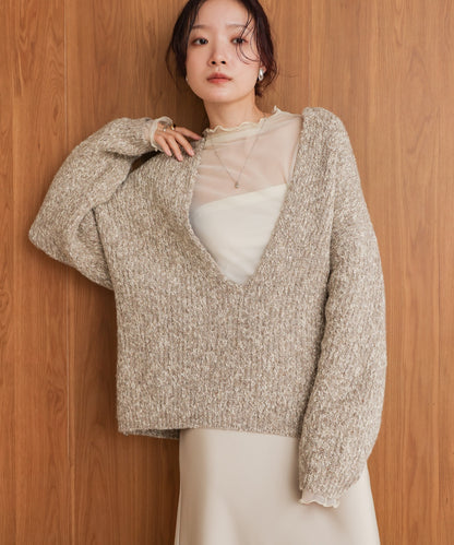 lame mix yarn deep key neck knit