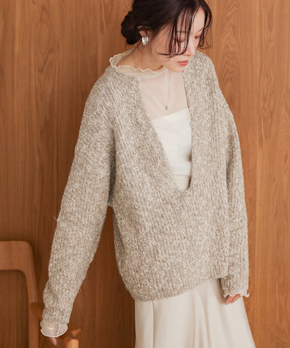 lame mix yarn deep key neck knit