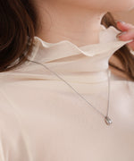 コード刺繍ハイネックプルオーバー