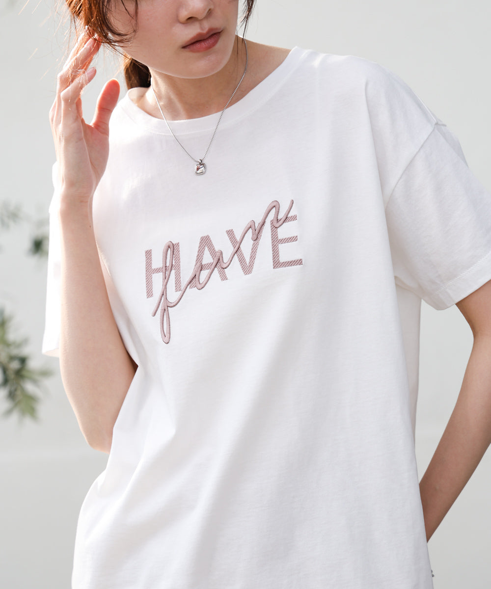 ロゴ刺繍デザインＴシャツ