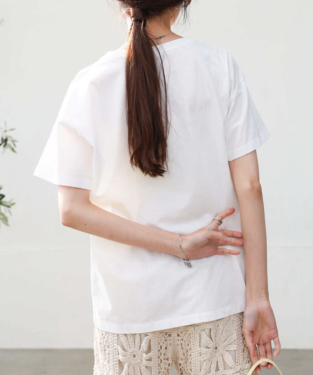 ロゴ刺繍デザインＴシャツ