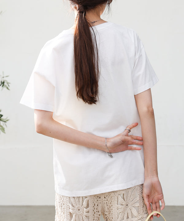 ロゴ刺繍デザインＴシャツ