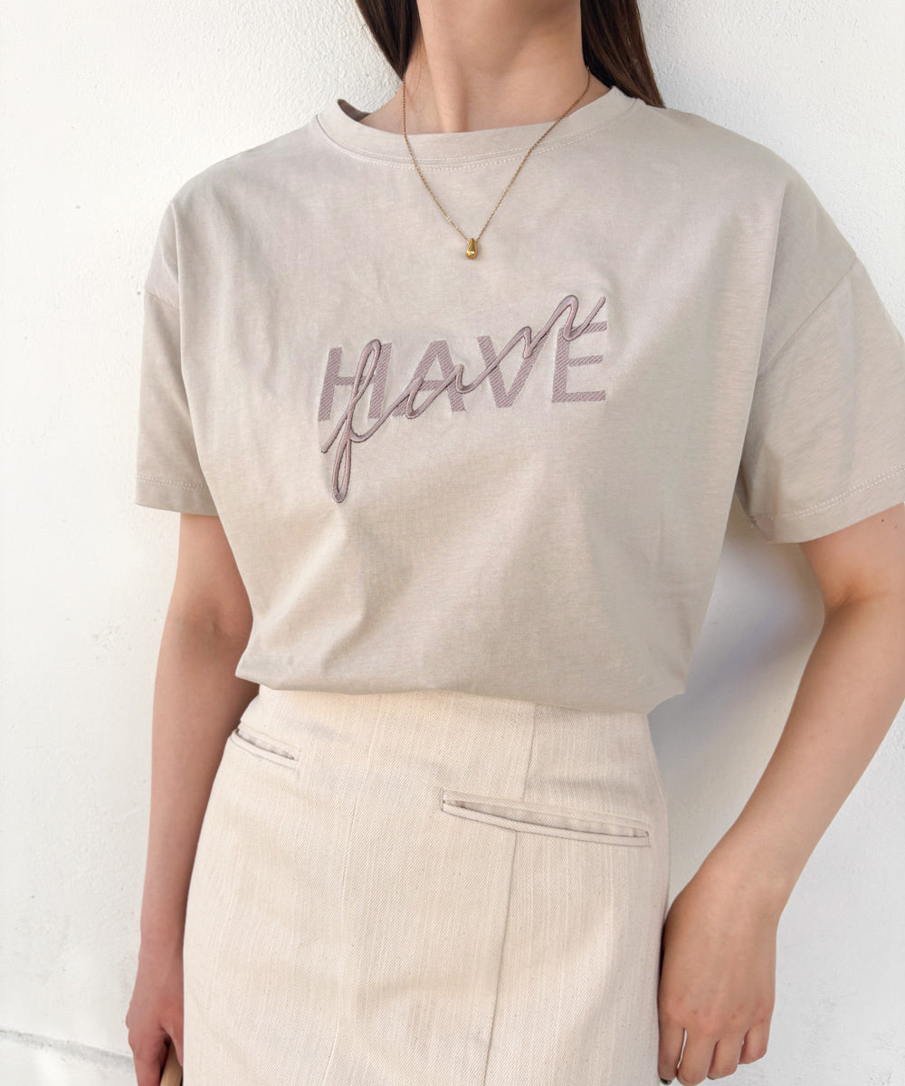 ロゴ刺繍デザインＴシャツ