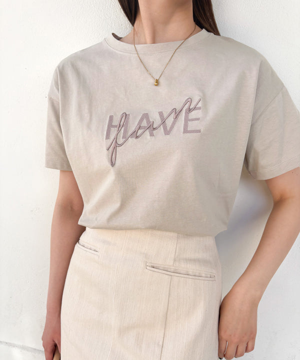 ロゴ刺繍デザインＴシャツ