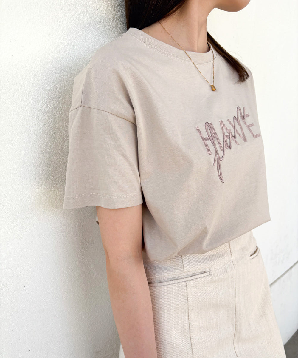 ロゴ刺繍デザインＴシャツ