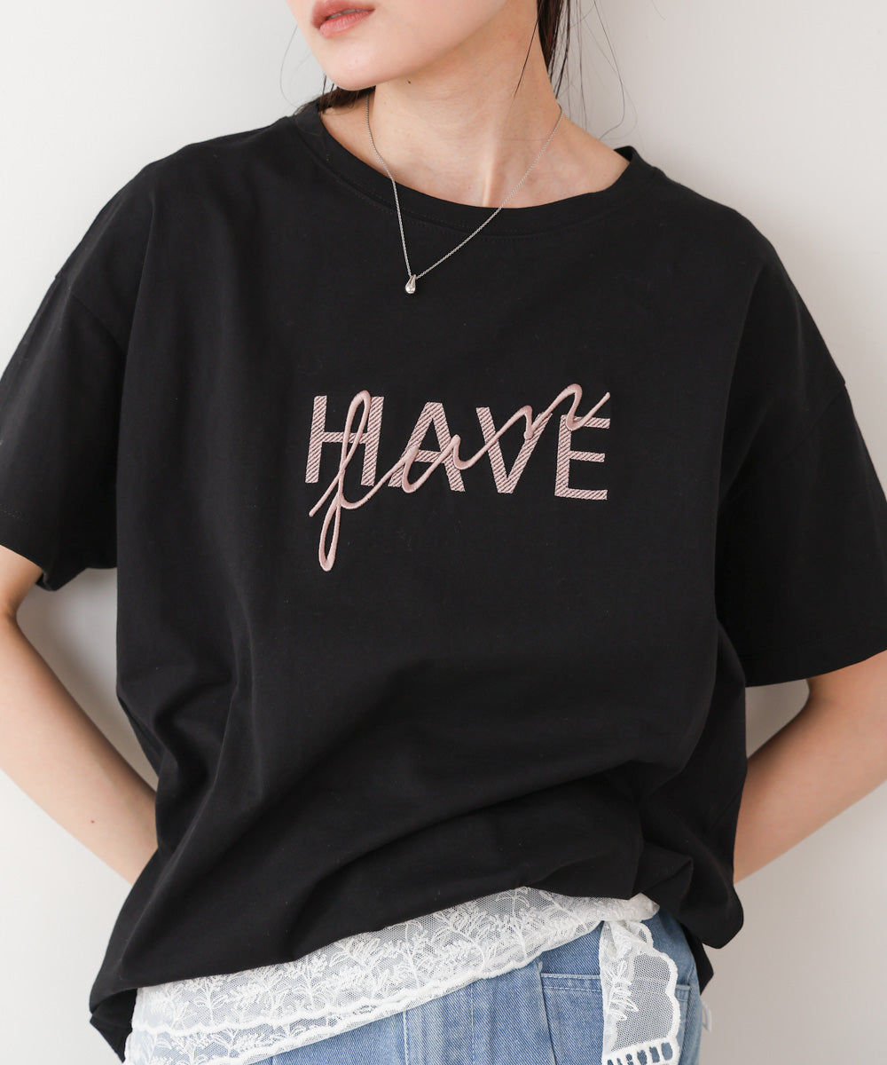 ロゴ刺繍デザインＴシャツ