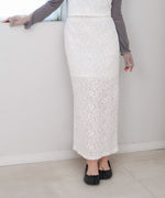 コード刺繍ベロアスカート