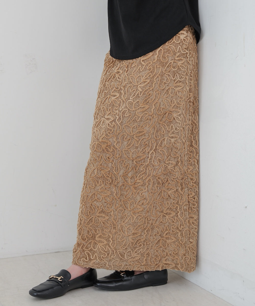 コード刺繍ベロアスカート