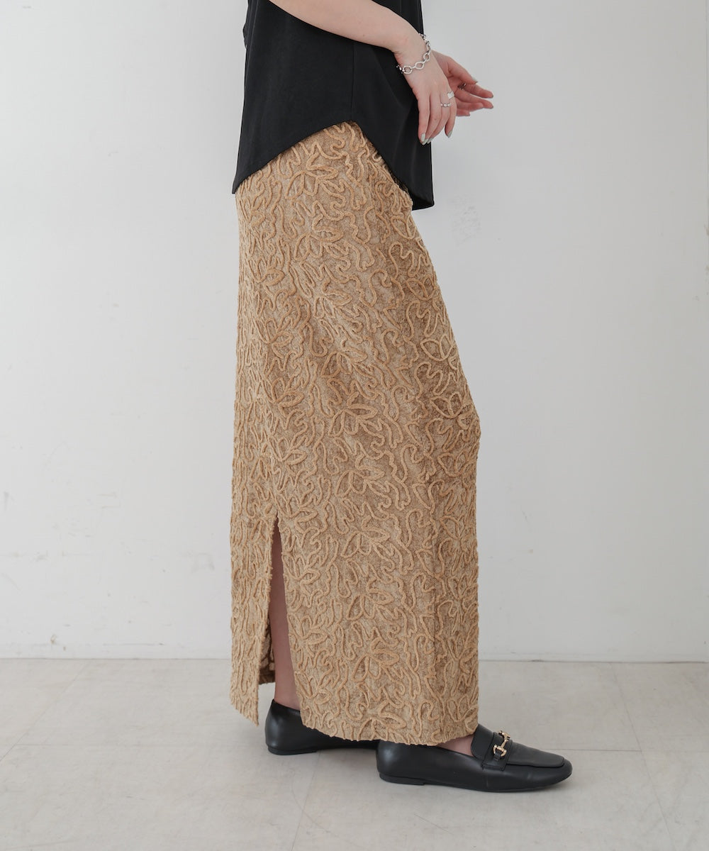 コード刺繍ベロアスカート