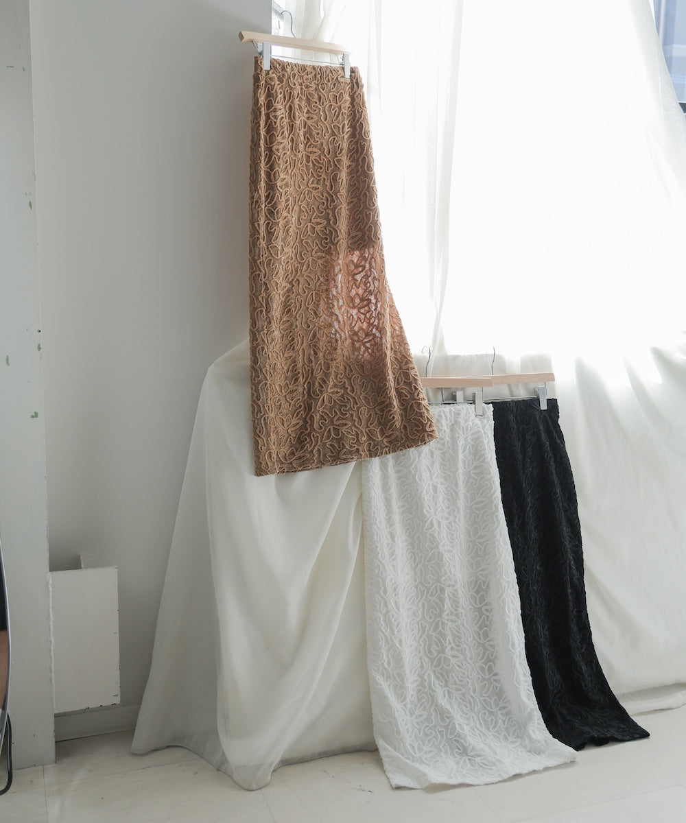 コード刺繍ベロアスカート