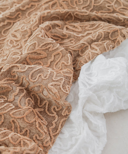 コード刺繍ベロアスカート