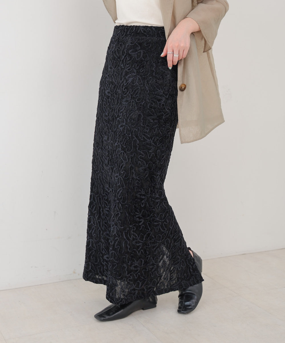 コード刺繍ベロアスカート