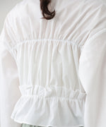 シャーリングリボンショートブラウス