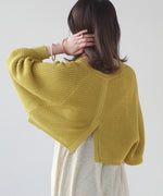 SHORT BACK SLIT KNIT