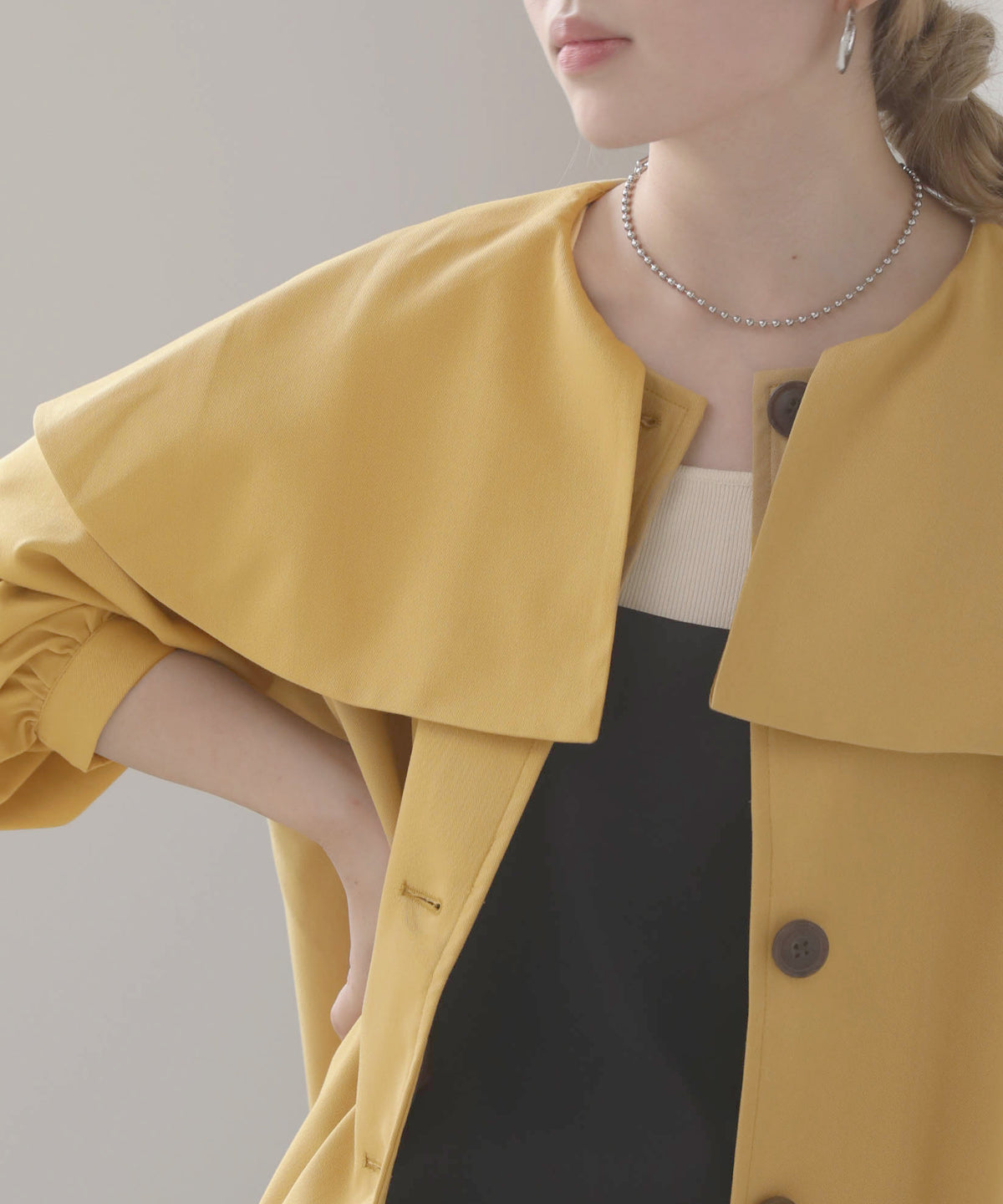 BIG COLLAR RUFFLED SHORT COAT