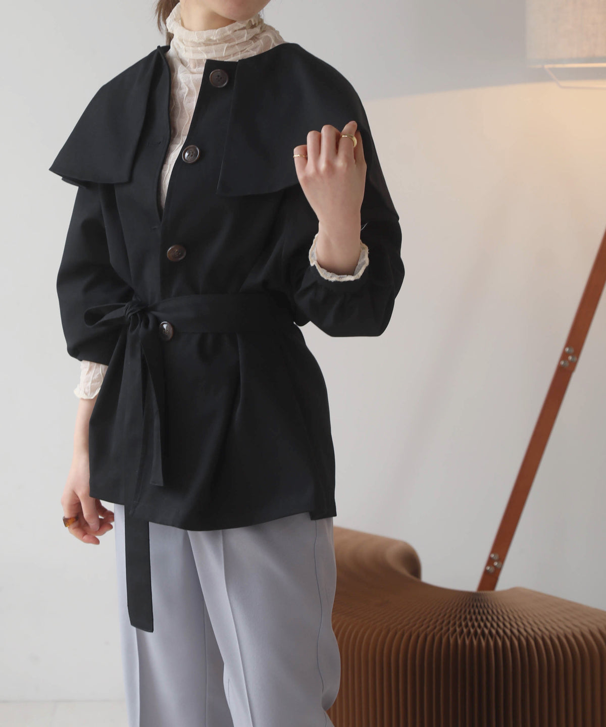 BIG COLLAR RUFFLED SHORT COAT