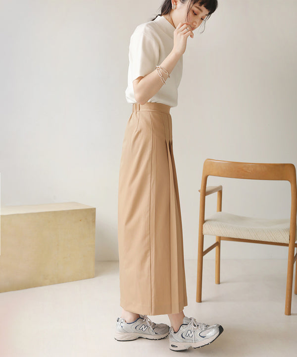 LONG PLEATED SKIRT